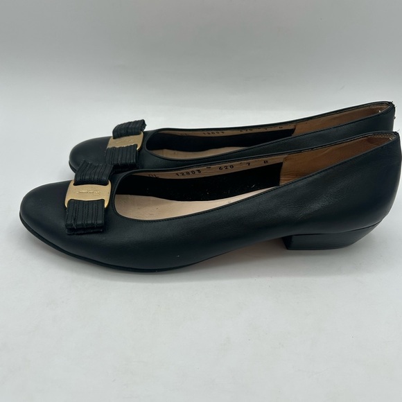 Salvatore Ferragamo Vara Gold Bow Logo Black Leather Ballerina flat Shoe  Size 7 - Picture 10 of 16